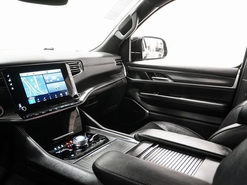 Used 2023 Jeep Wagoneer Series III w/ Preferred Equipment Group image 20