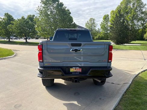 Used 2024 Chevrolet Silverado 2500 ZR2 w/ Technology Package AWD/4WD image 8