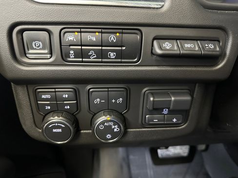 Certified 2024 Chevrolet Suburban Premier w/ Premium Package image 14