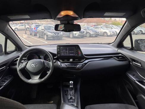 Used 2019 Toyota C-HR LE image 14
