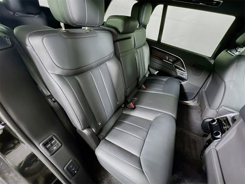Used 2025 Land Rover Range Rover Long Wheelbase SE image 30