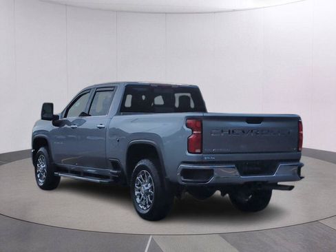 Used 2026 Chevrolet Silverado 2500 LTZ w/ LTZ Convenience Package AWD/4WD image 3