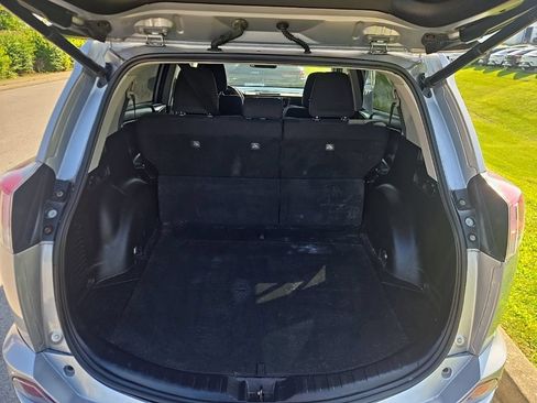 Used 2018 Toyota RAV4 XLE FWD image 10