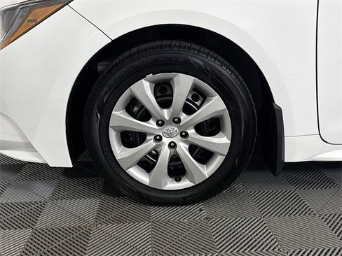 Certified 2025 Toyota Corolla LE image 4