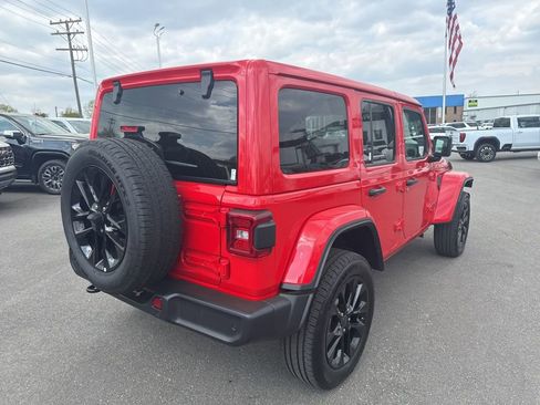 Used 2025 Jeep Wrangler Unlimited Sahara w/ Safety Group AWD/4WD image 5