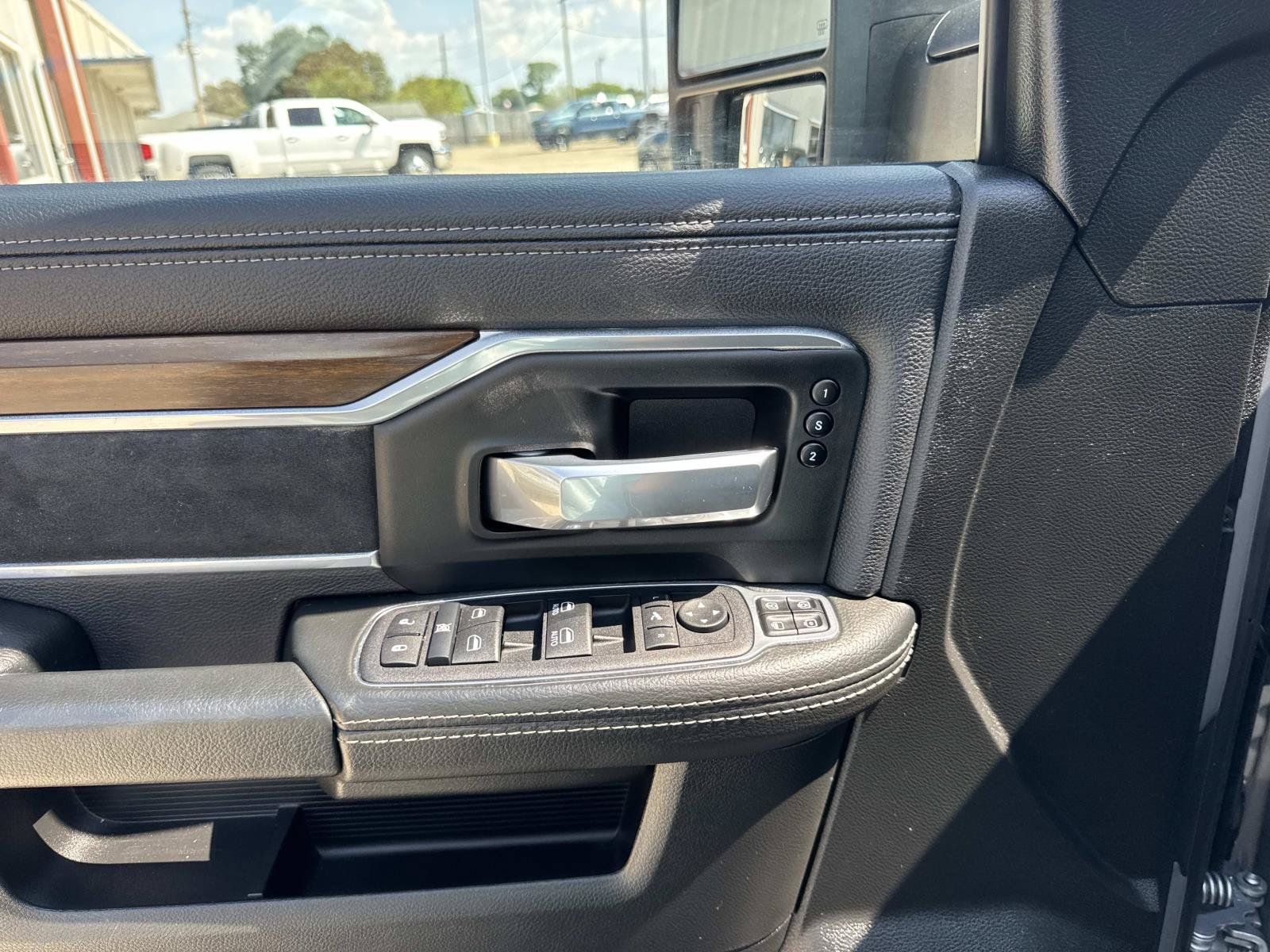 Used 2024 RAM 2500 Laramie AWD/4WD image 19
