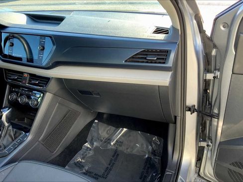 Used 2024 Volkswagen Taos SE image 17