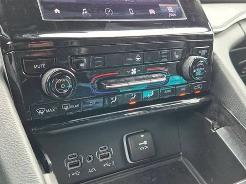 Used 2025 Jeep Grand Cherokee Altitude AWD/4WD image 20