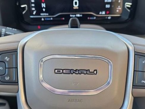 Used 2024 GMC Yukon Denali w/ Advanced Technology Package AWD/4WD image 22