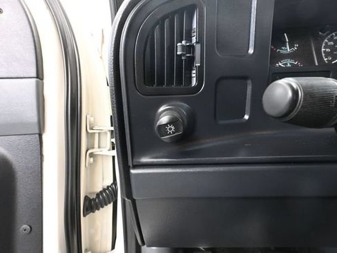 Used 1995 Ford E-150 and Econoline 150 Club Wagon RWD image 25