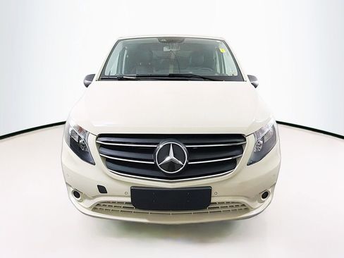 Used 2023 Mercedes-Benz Metris image 2