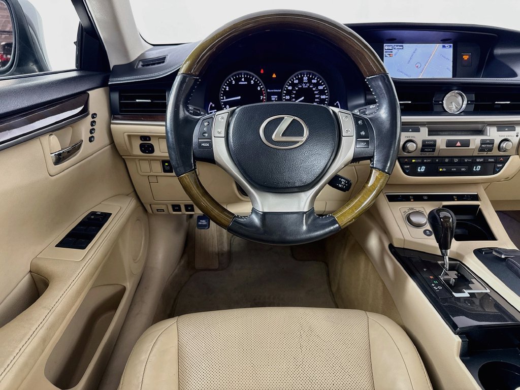 Used 2015 Lexus ES 350 w/ Luxury Package FWD image 23