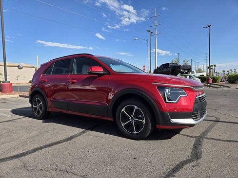 New 2025 Kia Niro EX image 2