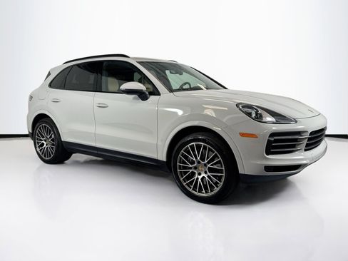 Certified 2023 Porsche Cayenne Platinum Edition image 7