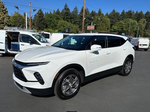 Used 2023 Chevrolet Blazer LT w/ Sound & Technology Package AWD/4WD image 4