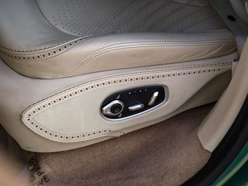 Used 2021 Aston Martin DBX image 41