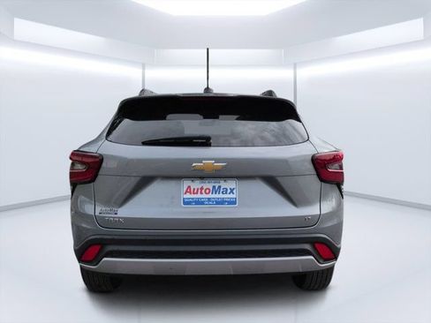 Used 2024 Chevrolet Trax LT FWD image 4