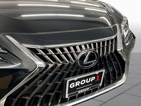 Used 2025 Lexus ES 300h w/ Premium Package FWD image 30
