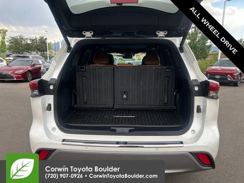 Used 2021 Toyota Highlander Platinum AWD/4WD image 17