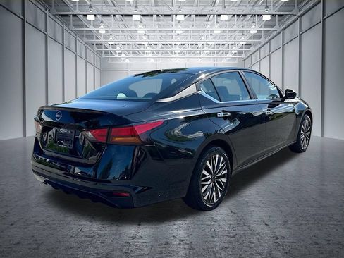 Certified 2025 Nissan Altima 2.5 SV FWD image 9