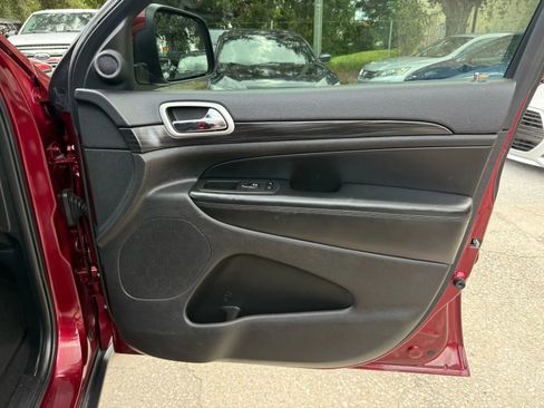 Used 2020 Jeep Grand Cherokee Laredo image 18