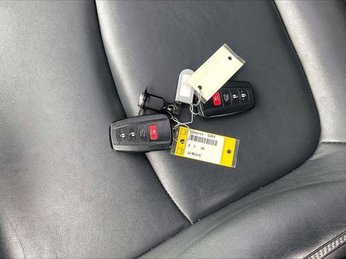 Used 2020 Toyota RAV4 XLE Premium image 33