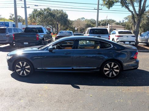 Certified 2024 Volvo S90 T8 Ultimate w/ Lounge Package image 5