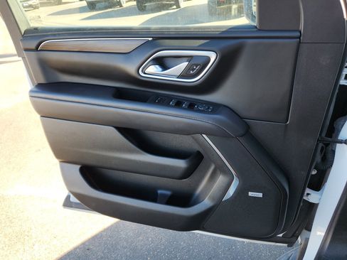 Used 2023 Chevrolet Suburban LT image 13