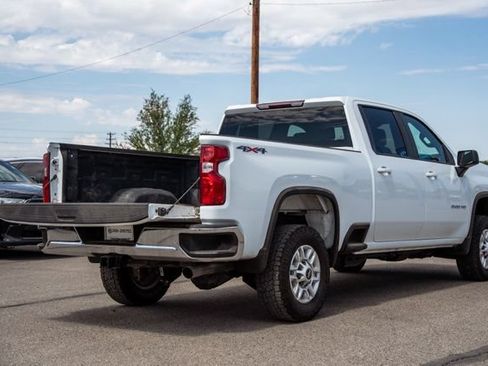 Used 2022 Chevrolet Silverado 2500 LT AWD/4WD image 5