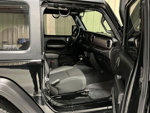Used 2020 Jeep Wrangler Sport image 13