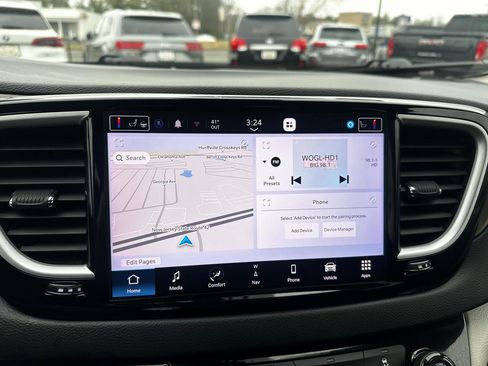 Used 2022 Chrysler Voyager LX image 12