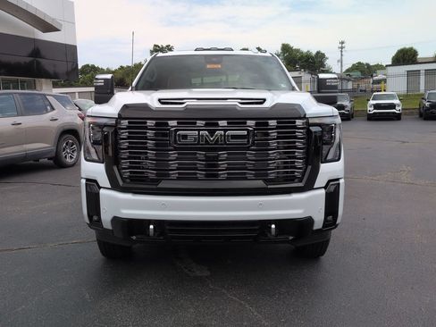 New 2026 GMC Sierra 3500 Denali Ultimate w/ LPO, Black Badging Package AWD/4WD image 2