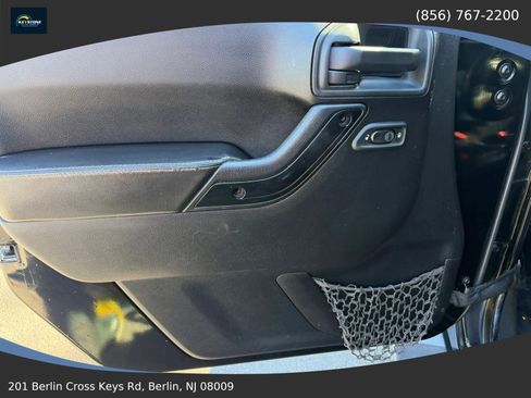 Used 2014 Jeep Wrangler Unlimited Sahara AWD/4WD image 9