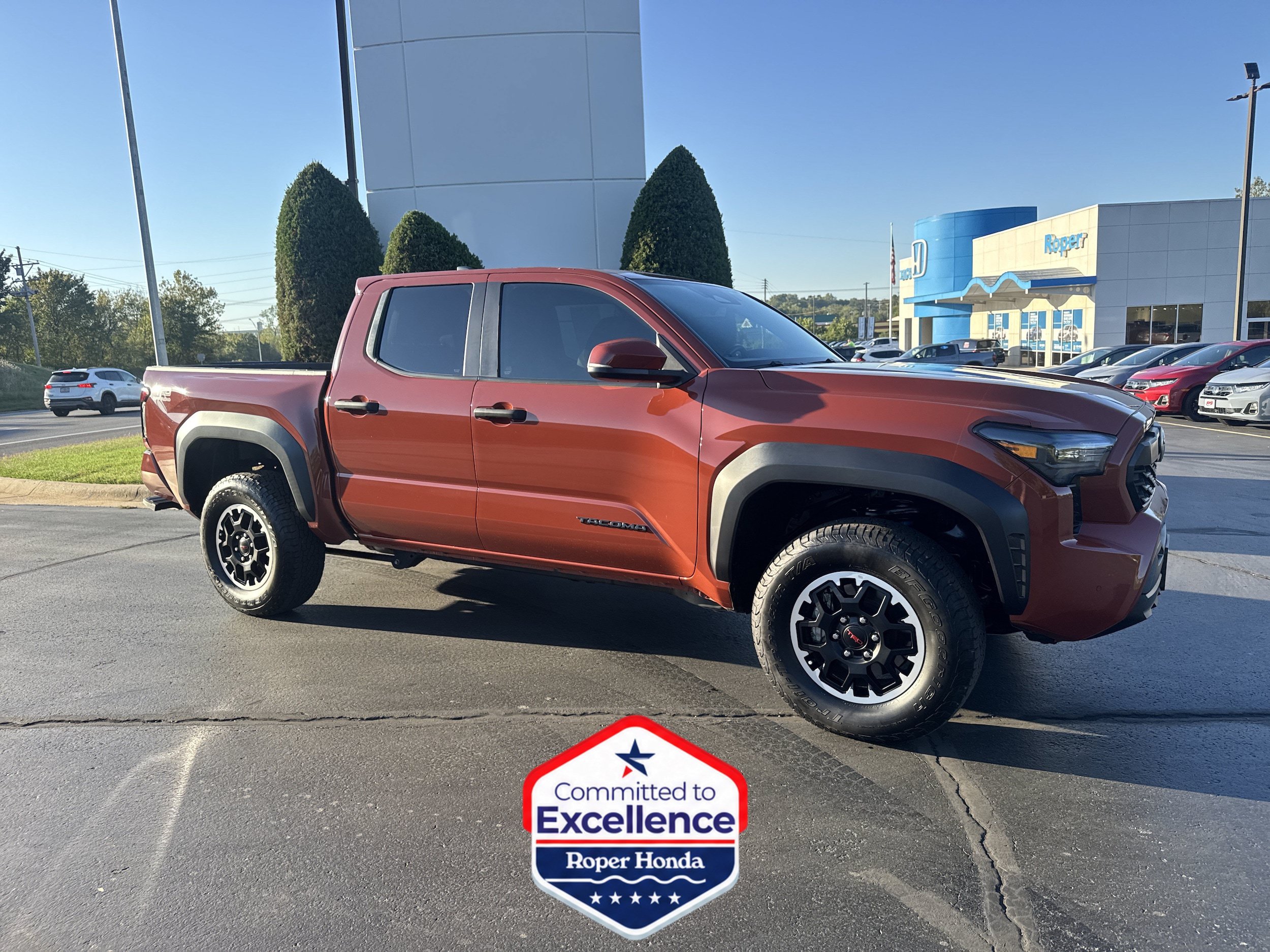 Used 2025 Toyota Tacoma TRD Off-Road w/ TRD Off Road Upgrade Package AWD/4WD image 1
