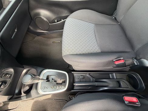 Used 2015 Toyota Yaris L image 12