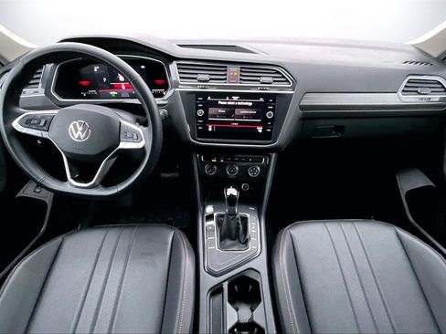 Used 2024 Volkswagen Tiguan SE image 13