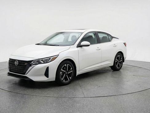 Used 2025 Nissan Sentra SV image 3