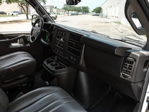 Used 2022 Chevrolet Express 2500 w/ Driver Convenience Package RWD image 18
