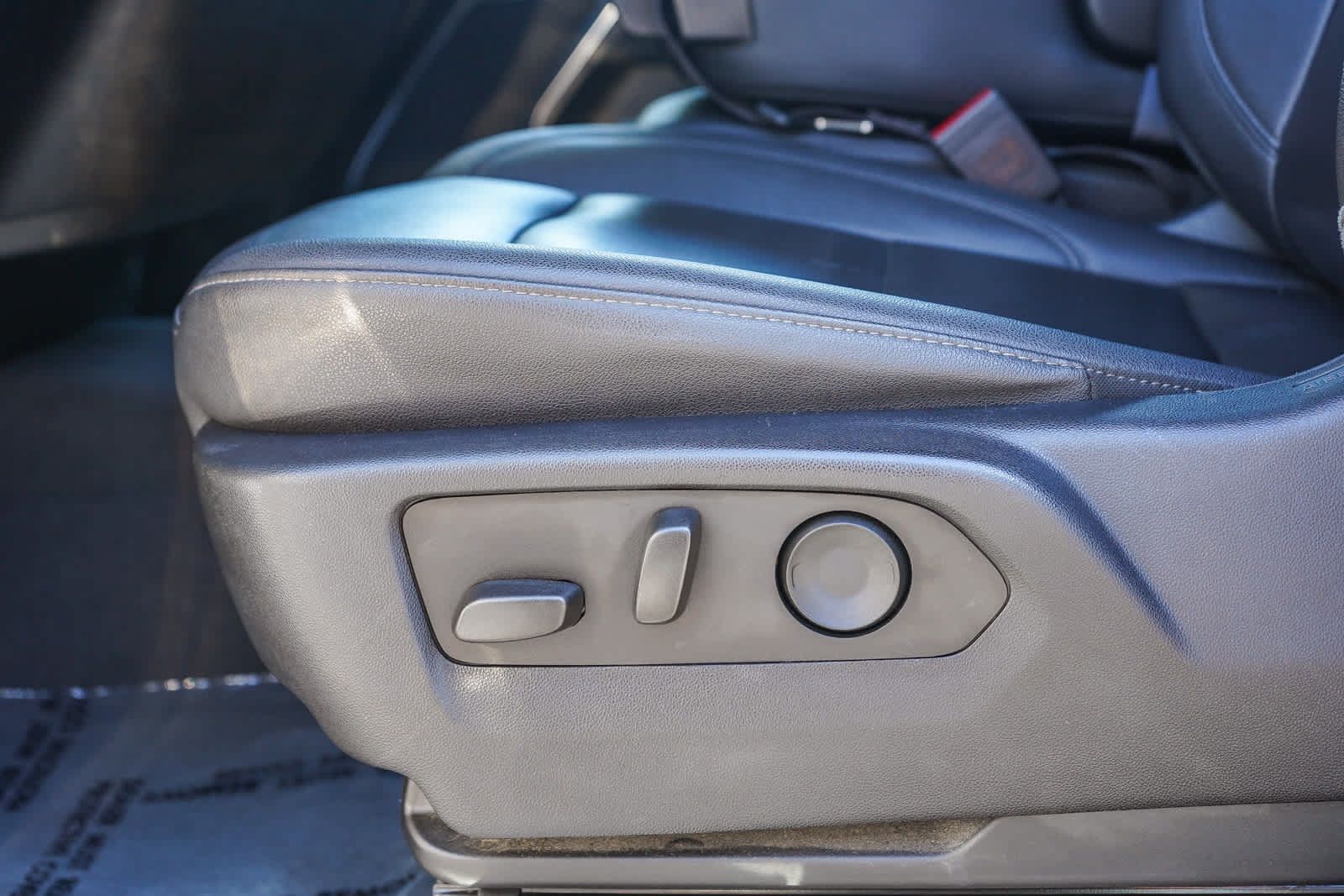 Used 2024 Chevrolet Silverado 2500 LTZ AWD/4WD image 20