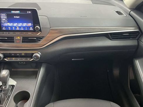 Used 2025 Nissan Altima 2.5 SV FWD image 20