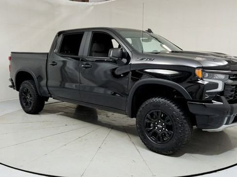 Used 2025 Chevrolet Silverado 1500 ZR2 w/ Technology Package image 7