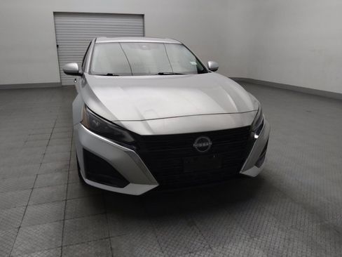 Used 2023 Nissan Altima 2.5 SV w/ SV Premium Package FWD image 14