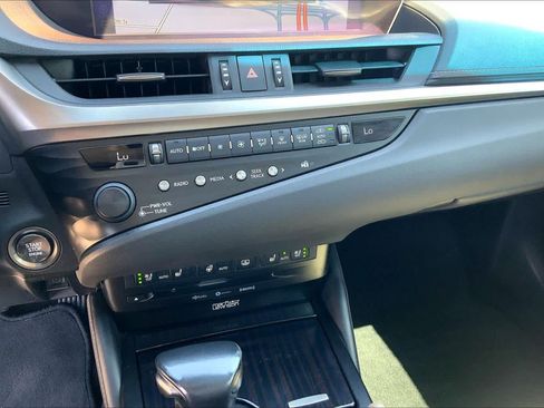 Used 2020 Lexus ES 350 Ultra Luxury w/ Accessory Package 2 FWD image 35