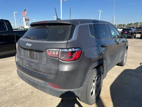 Used 2024 Jeep Compass Sport image 4