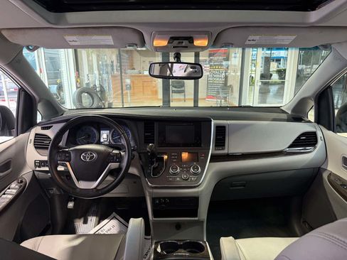 Used 2017 Toyota Sienna XLE w/ XLE Navigation Package AWD/4WD image 25