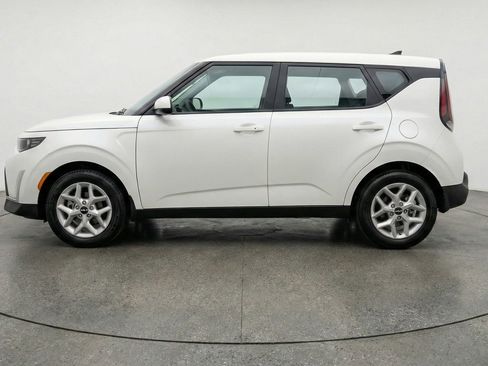Used 2025 Kia Soul LX w/ LX Technology Package FWD image 5