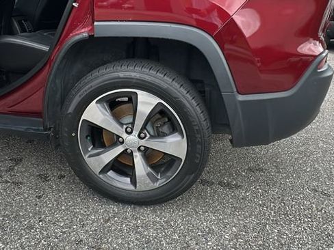 Used 2019 Jeep Cherokee Limited FWD image 19