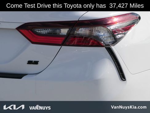 Used 2023 Toyota Camry SE image 4