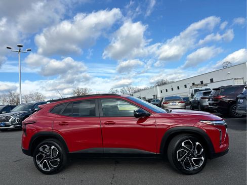 Certified 2026 Chevrolet Trax RS w/ Driver Confidence Package image 3