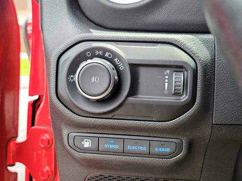 Used 2023 Jeep Wrangler Unlimited Sahara w/ Cold Weather Group AWD/4WD image 10